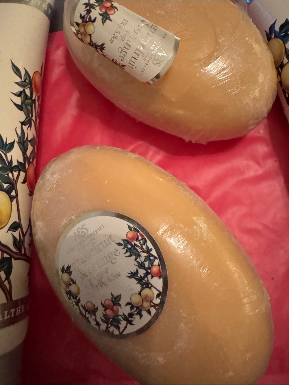 Creams & soaps - Picture 3 of 4
